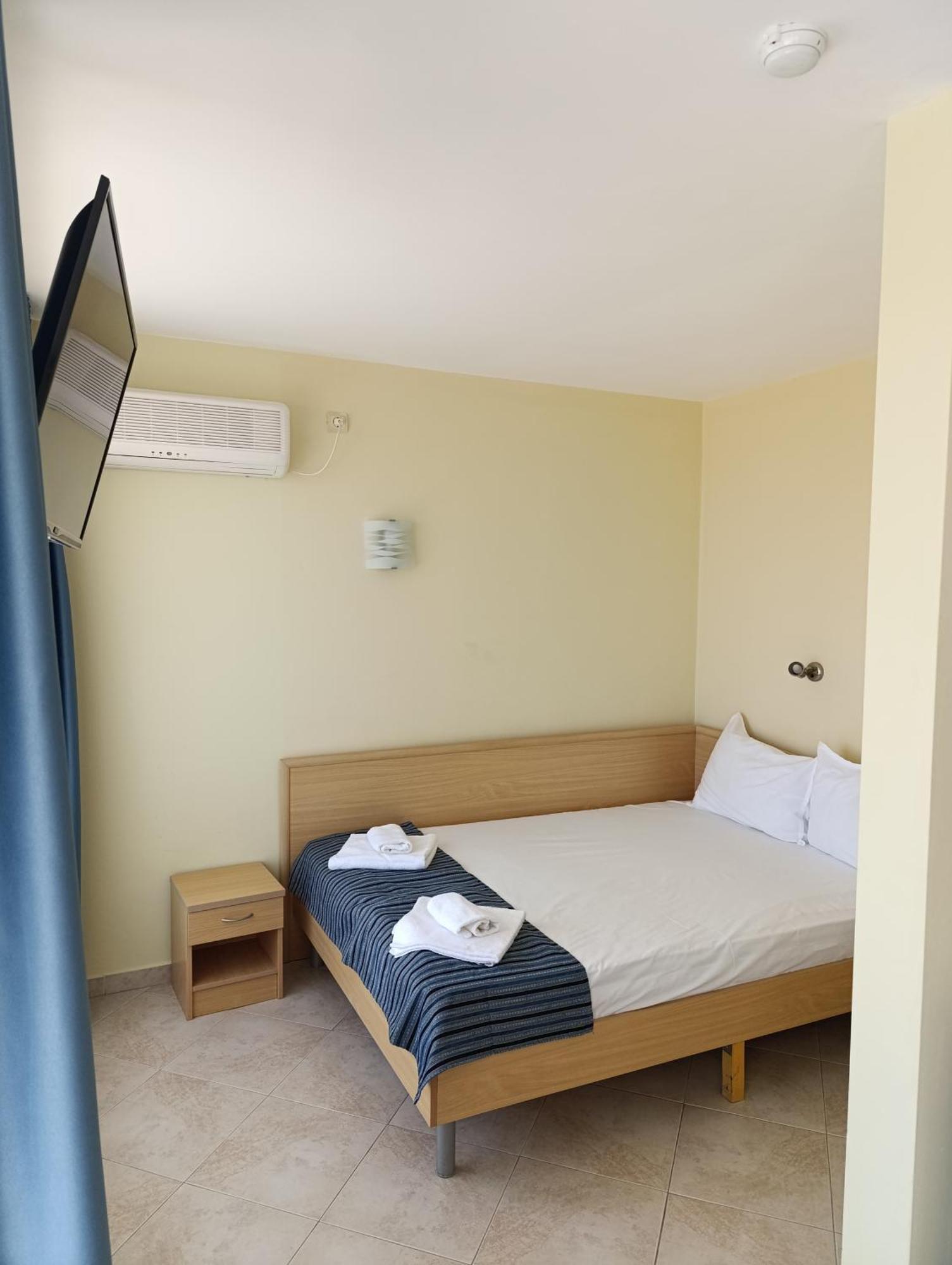 Семеен Хотел Бриз Sozopol Exterior foto